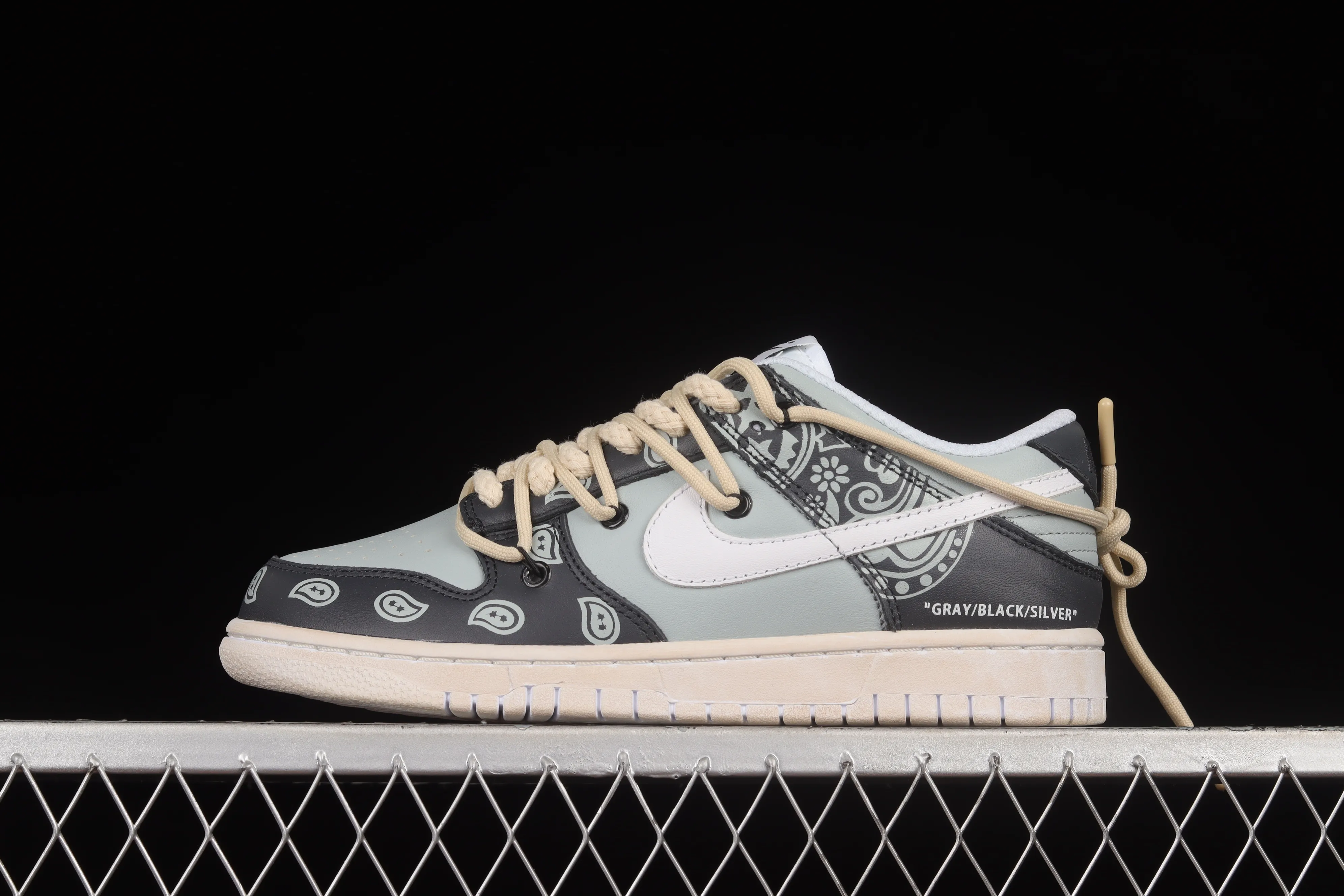 All Categories Nk SB Dunk Series Nk SB Dunk Low Low-top sneakers Pure original version Nk Dunk Low "Retro" Vibe style distressed Deconstructed shoelaces Smoke gray SB low-top sports and leisure sneakers DD1503-109
